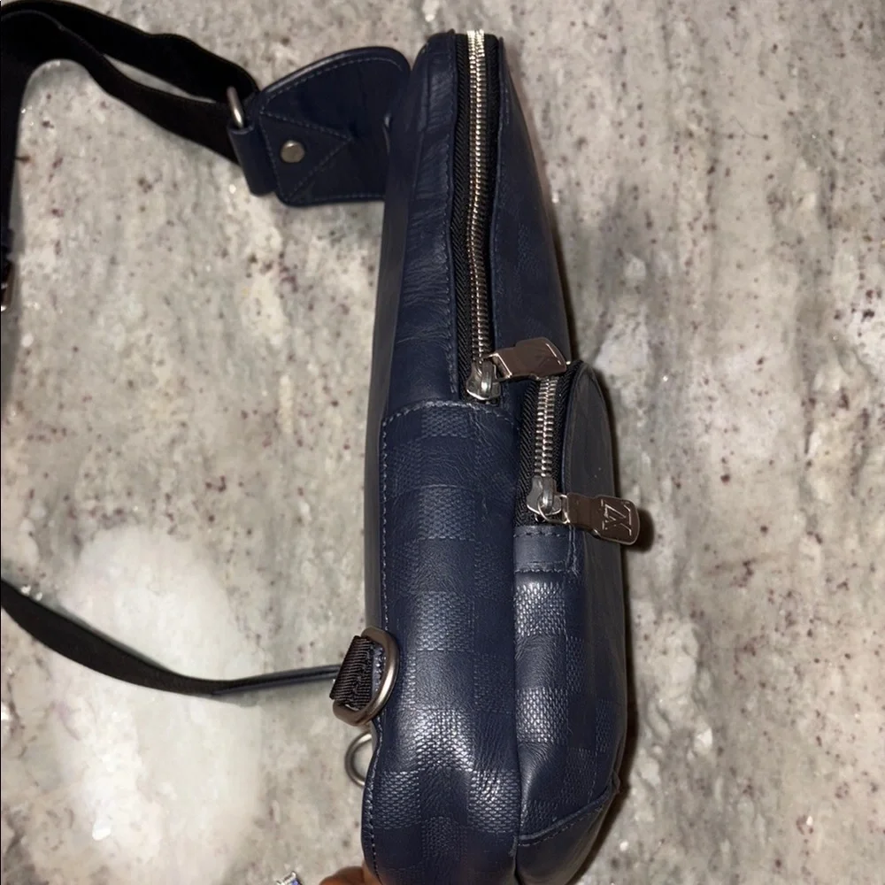 Louis Vuitton’s Damier Cobalt Canvas Unisex - Picture 4 of 8